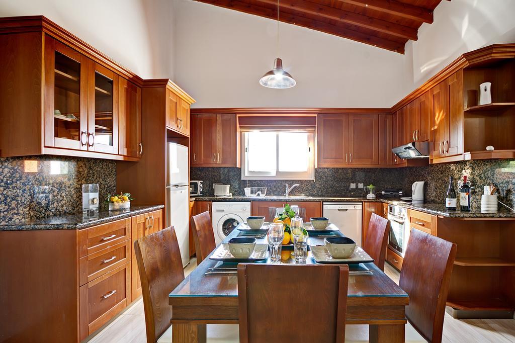 G&E Beach Apartments 폴리스 외부 사진